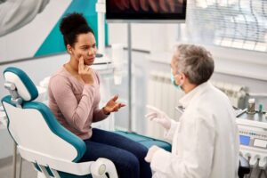 Woman having serious conversation with her dentist